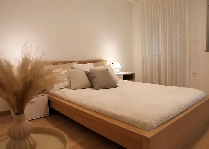 Esti's Oasis Apartment